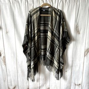 Black Gray and White plaid fringe poncho | Apt 9
